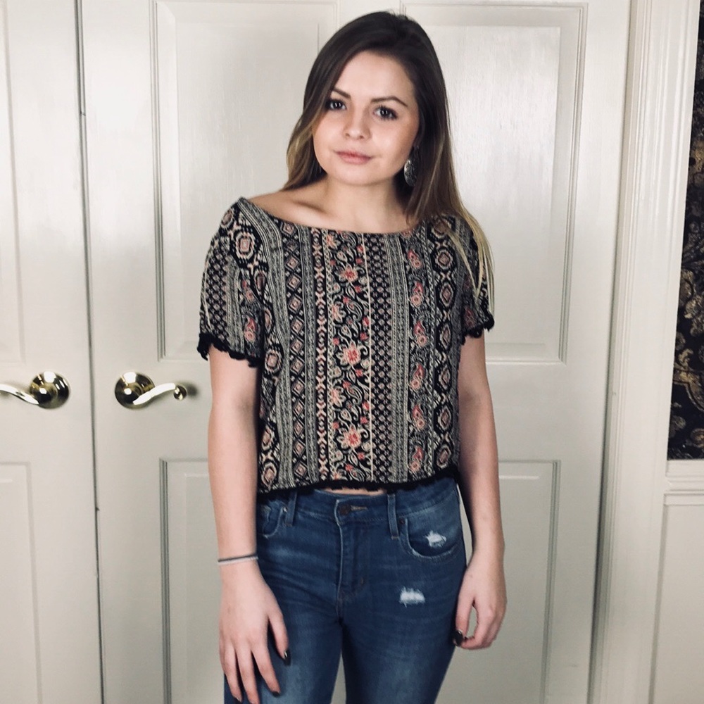 Forever 21 Aztec crop top SZ S